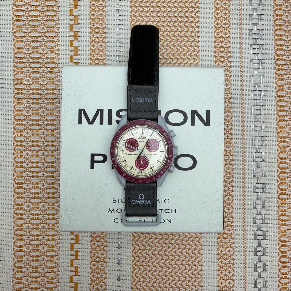 Swatch x Omega MoonSwatch: Mission to Pluto